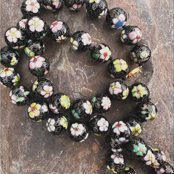 Vintage 1940s Cloisonné Black Ball Chain Knotted. Beautiful 🤩 - Picture 3 of 10